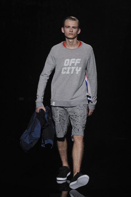 鉄　は　熱　い　う　ち　に　打　て　　　　(*ﾟ∀ﾟ)=3ﾑｯﾊｰ