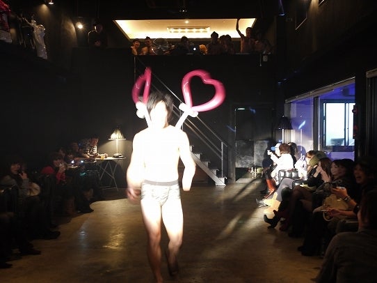 鉄　は　熱　い　う　ち　に　打　て　　　　(*ﾟ∀ﾟ)=3ﾑｯﾊｰ