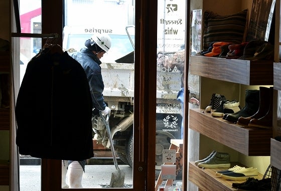 鉄　は　熱　い　う　ち　に　打　て　　　　(*ﾟ∀ﾟ)=3ﾑｯﾊｰ